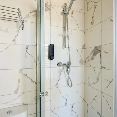 F8 Spacious Flat 아파트 *