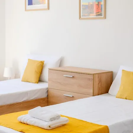 F8 Spacious Flat * スリーマ