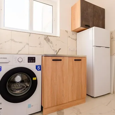 F8 Spacious Flat 아파트 *