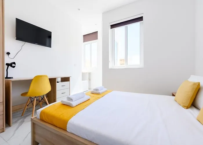 Apartment F8 Spacious Flat *