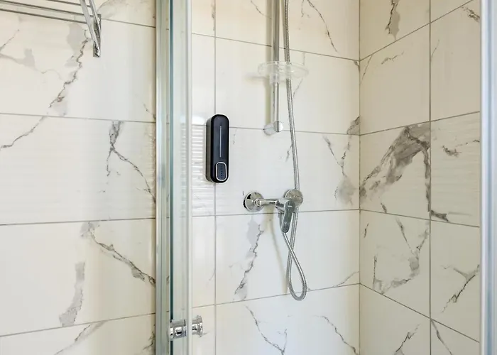 F8 Spacious Flat Apartment *