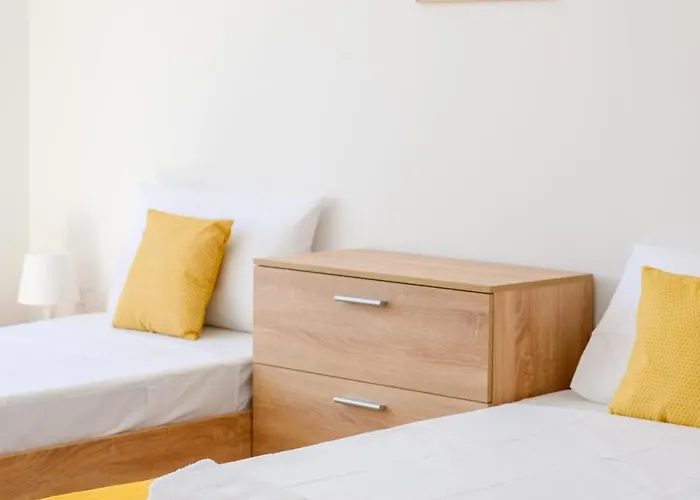 F8 Spacious Flat * Sliema