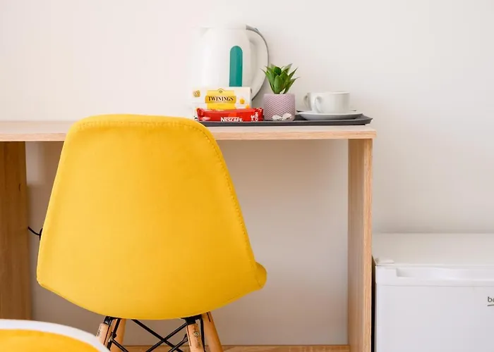 F8 Spacious Flat Apartment