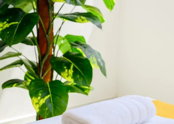 F8 Spacious Flat Apartment Sliema