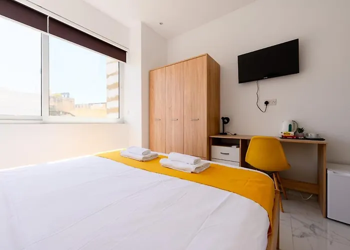 F8 Spacious Flat Apartment *