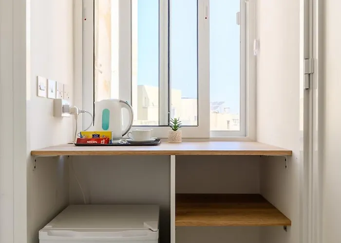 F8 Spacious Flat Apartment Sliema