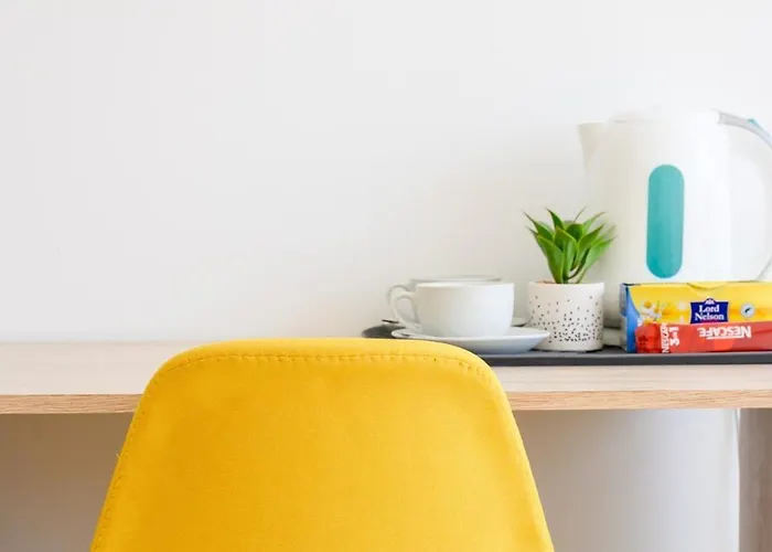 F8 Spacious Flat Apartment *