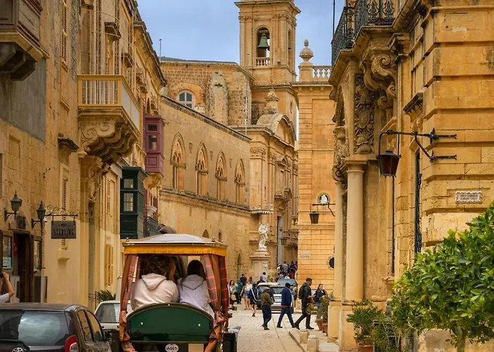 Apartment F8 Spacious Flat *