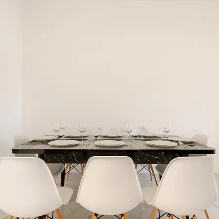 F8 Spacious Flat סליאמה