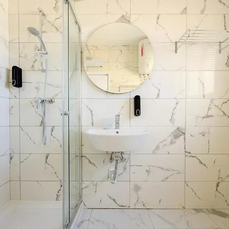 F8 Spacious Flat * סליאמה