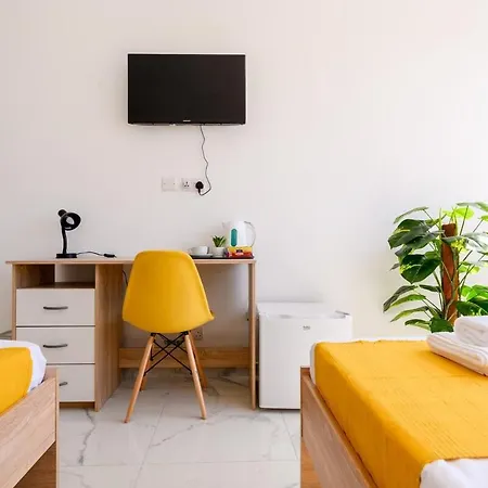 F8 Spacious Flat