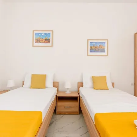 F8 Spacious Flat Apartman *