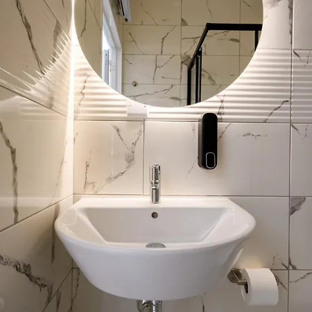 F8 Spacious Flat דירה