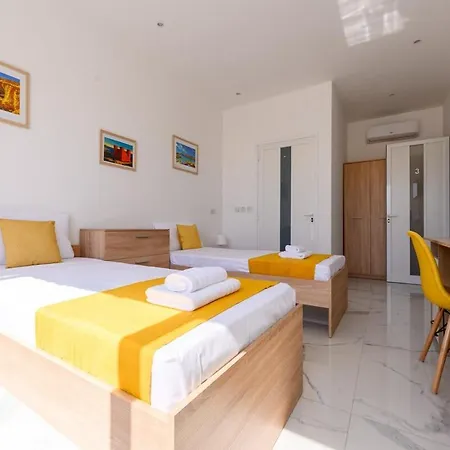 F8 Spacious Flat Apartman *