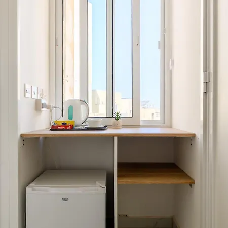 F8 Spacious Flat דירה סליאמה