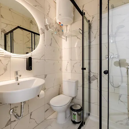 F8 Spacious Flat Apartman