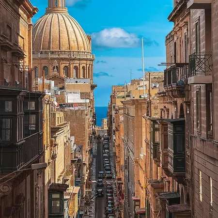 F8 Spacious Flat סליאמה