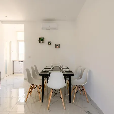 F8 Spacious Flat Appartamento