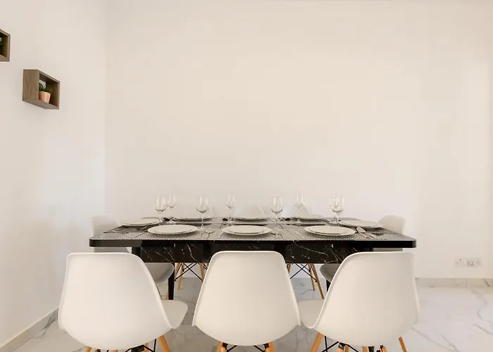 F8 Spacious Flat Sliema