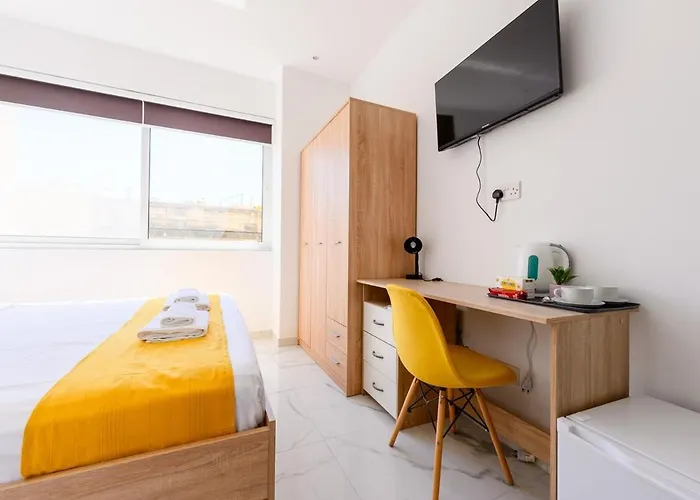 F8 Spacious Flat Apartamento Sliema