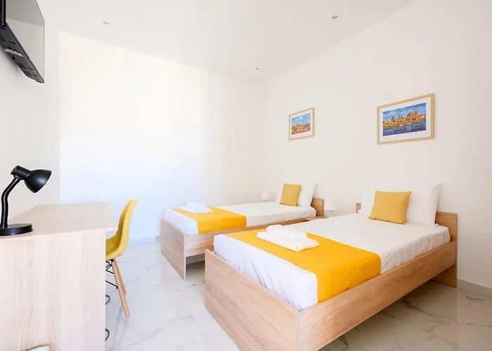 F8 Spacious Flat Apartamento Sliema