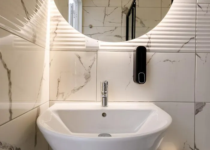 F8 Spacious Flat Apartamento