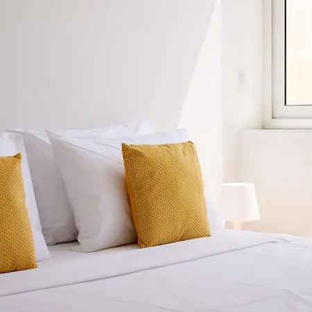 F8 Spacious Flat