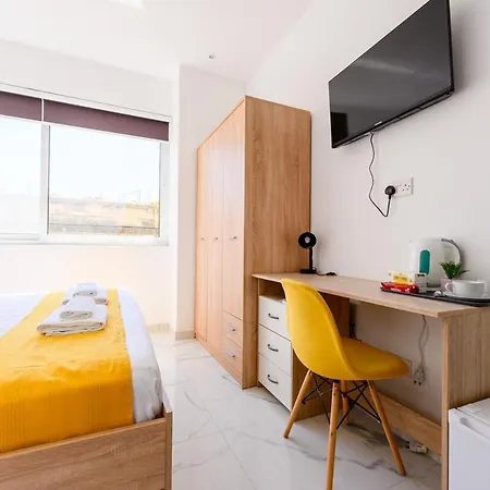 F8 Spacious Flat Lägenhet Sliema