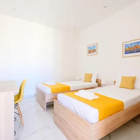 F8 Spacious Flat Lägenhet Sliema
